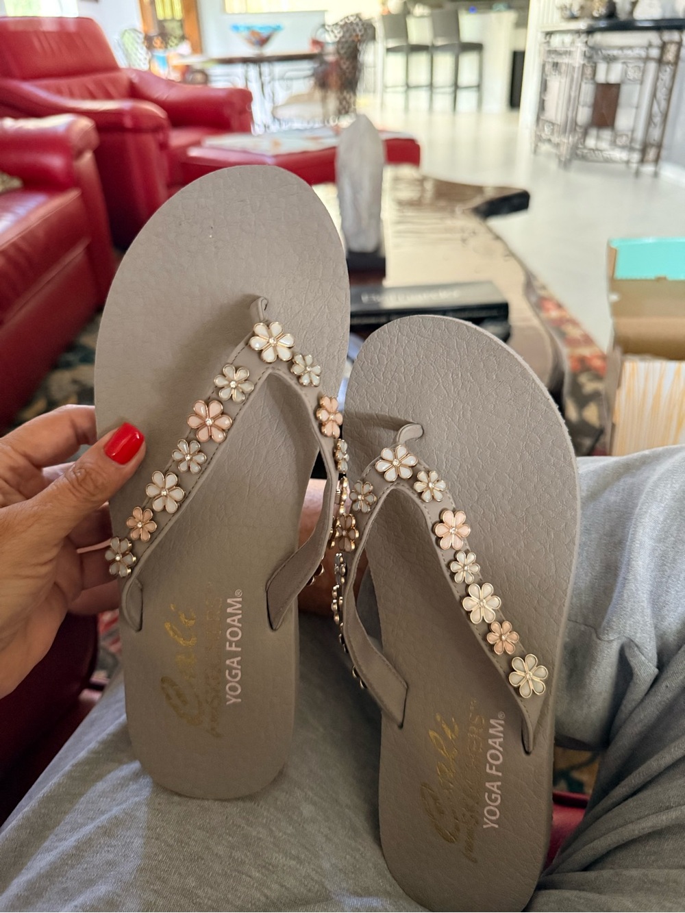 Cali from Sketchers Floral Foam Sandal -size 9